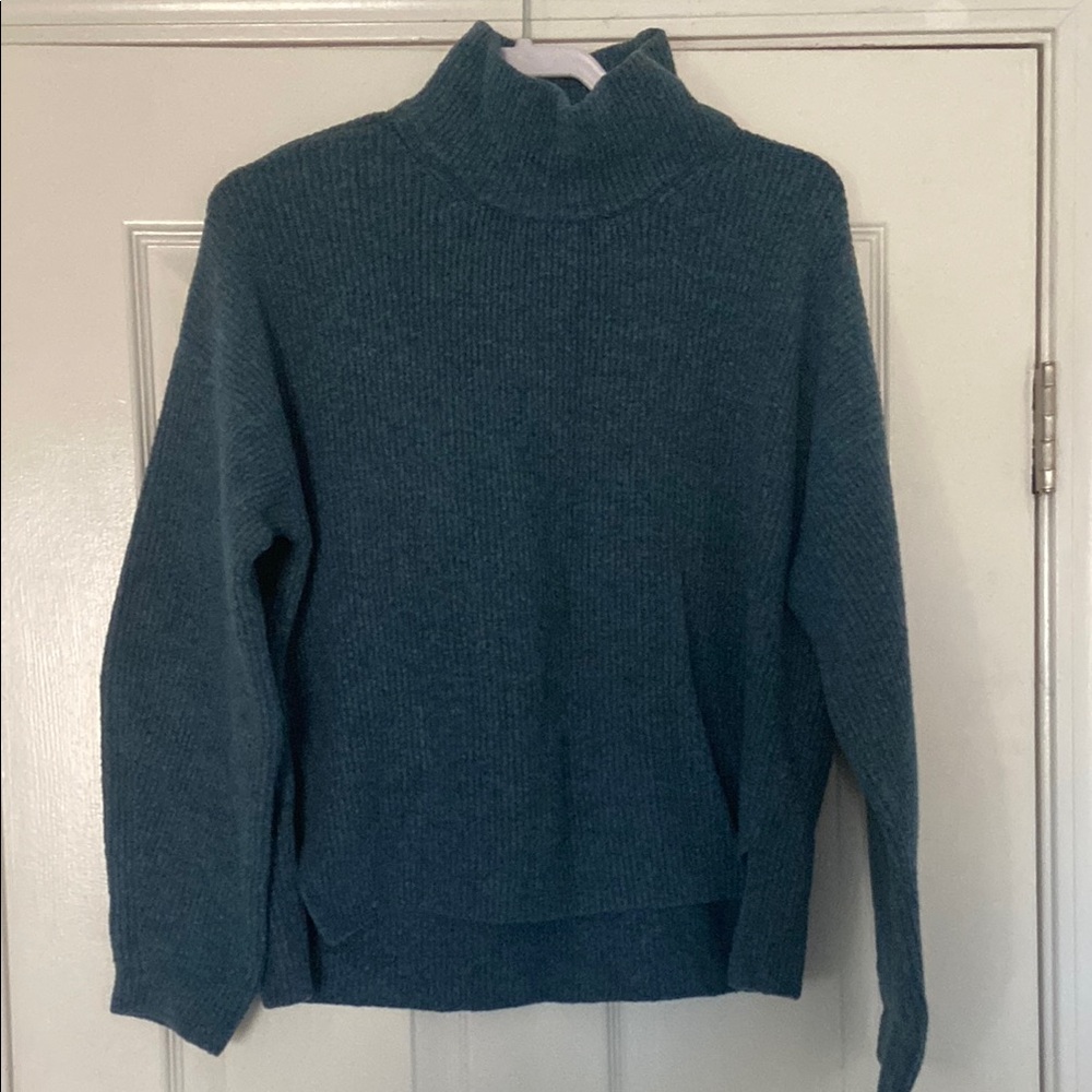 Abercrombie & Fitch Sweater